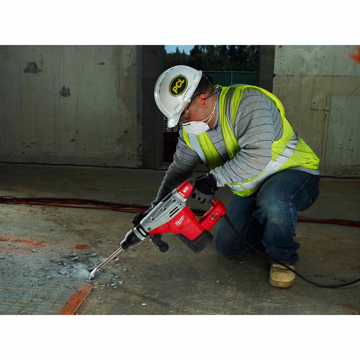 Milwaukee 5446-21 SDS-Max Demolition Hammer - Image 2